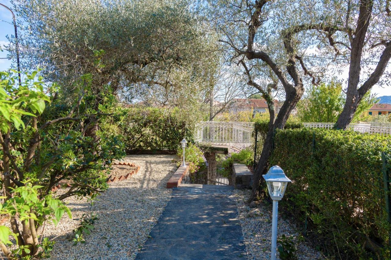 Villa La Rodina Diano Marina Exterior photo